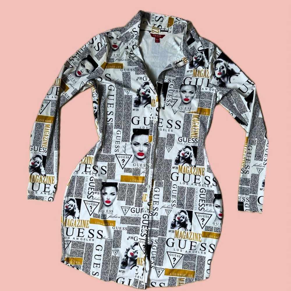 GUESS Magazine Print Dress – Zip Front, Bold Graphic (L)